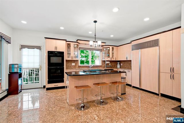 750 Undercliff Avenue, Edgewater, NJ 07020