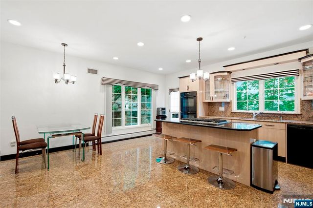 750 Undercliff Avenue, Edgewater, NJ 07020