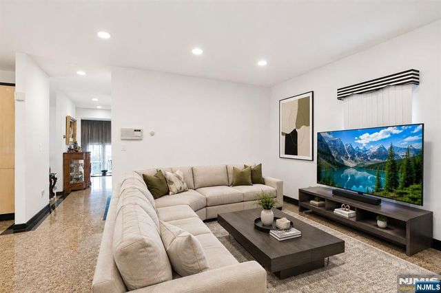 750 Undercliff Avenue, Edgewater, NJ 07020