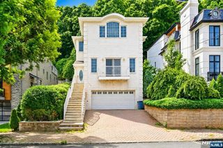 750 Undercliff Avenue, Edgewater, NJ 07020