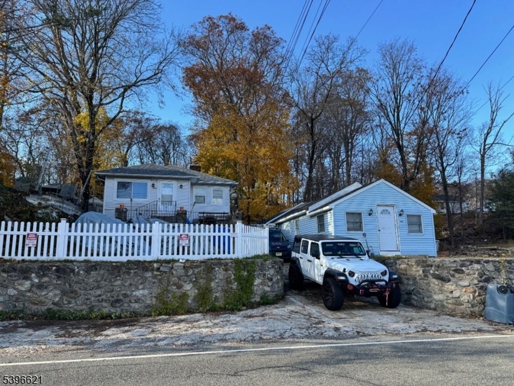 311 Lakeside Ave, Hopatcong Boro, NJ 07837