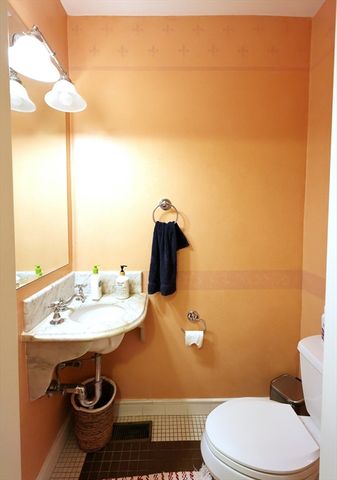 107 Waban Hill Road R, Newton, MA 02467