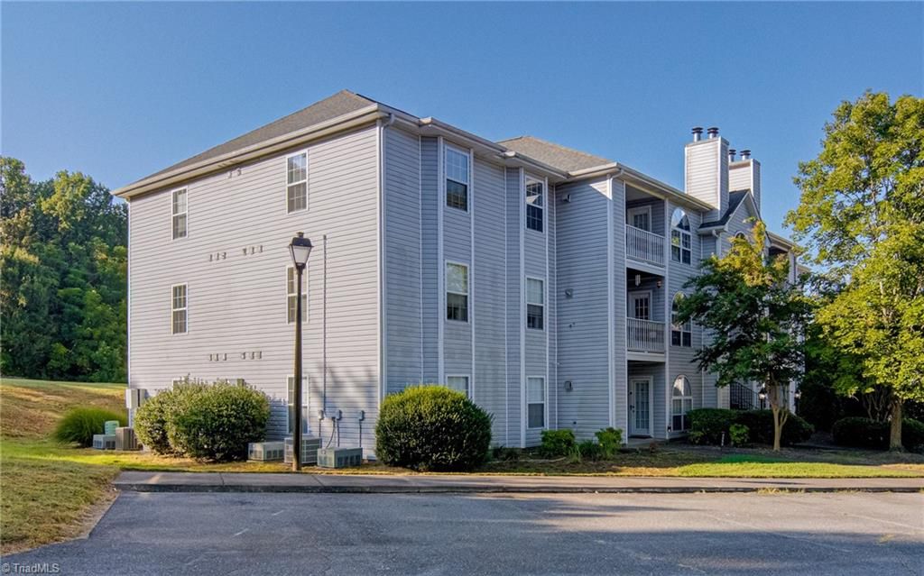 312 Quietwood Drive, Winston-salem, NC 27103