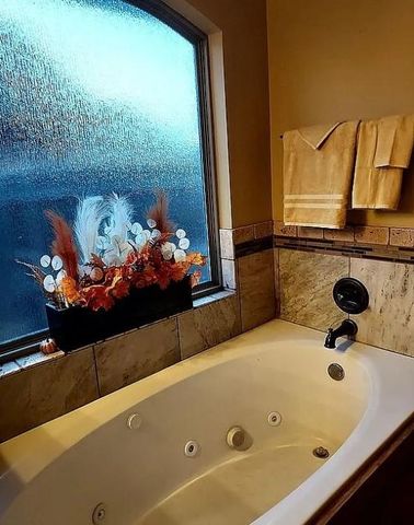 557 W Pine Rose Court Way, Mustang, OK 73064