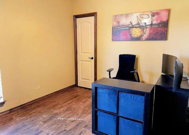 557 W Pine Rose Court Way, Mustang, OK 73064