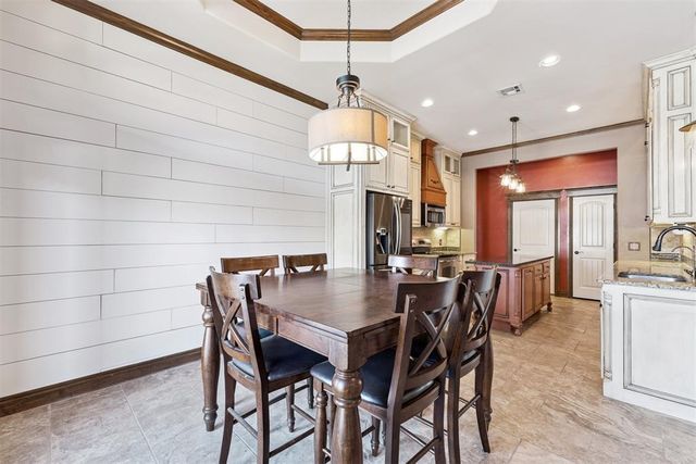 557 W Pine Rose Court Way, Mustang, OK 73064