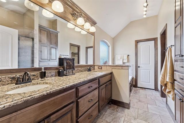 557 W Pine Rose Court Way, Mustang, OK 73064