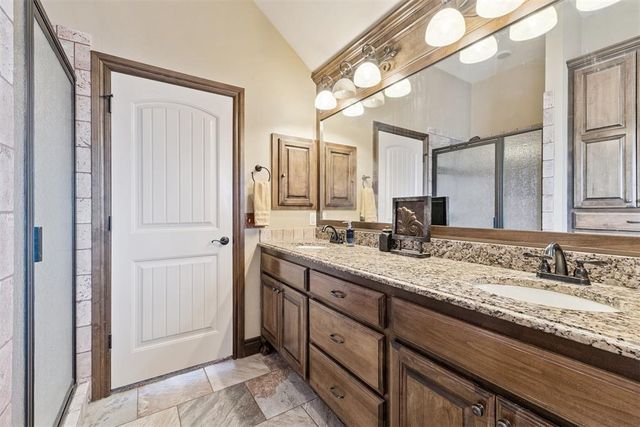 557 W Pine Rose Court Way, Mustang, OK 73064