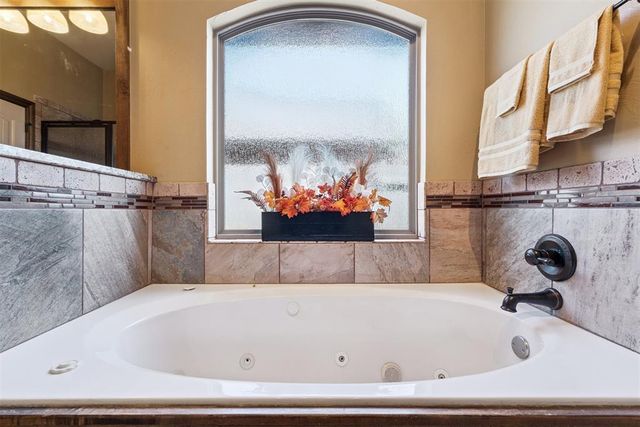 557 W Pine Rose Court Way, Mustang, OK 73064