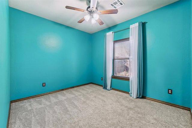 557 W Pine Rose Court Way, Mustang, OK 73064