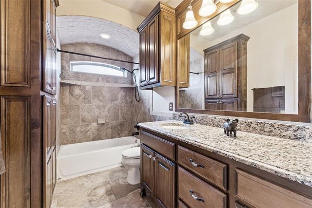 557 W Pine Rose Court Way, Mustang, OK 73064