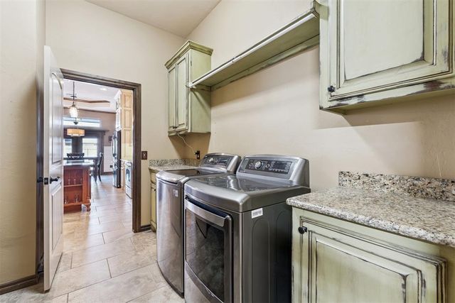 557 W Pine Rose Court Way, Mustang, OK 73064