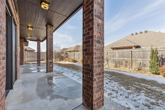 557 W Pine Rose Court Way, Mustang, OK 73064