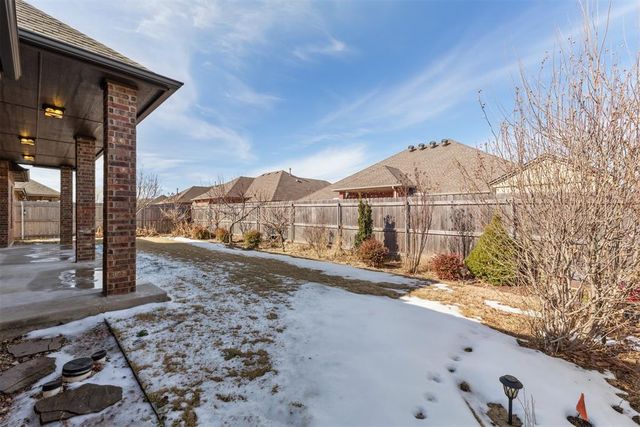 557 W Pine Rose Court Way, Mustang, OK 73064