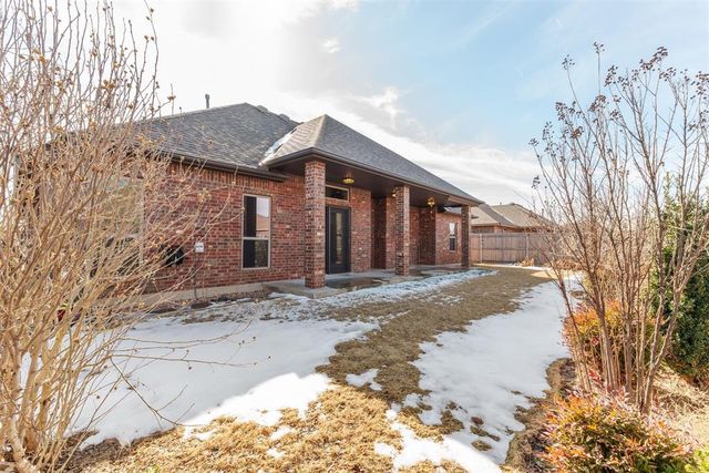 557 W Pine Rose Court Way, Mustang, OK 73064