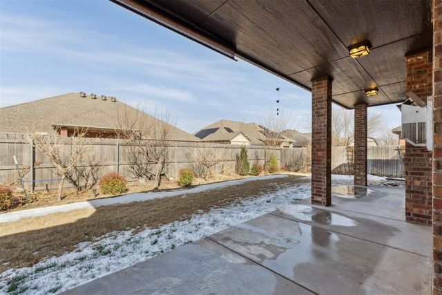 557 W Pine Rose Court Way, Mustang, OK 73064