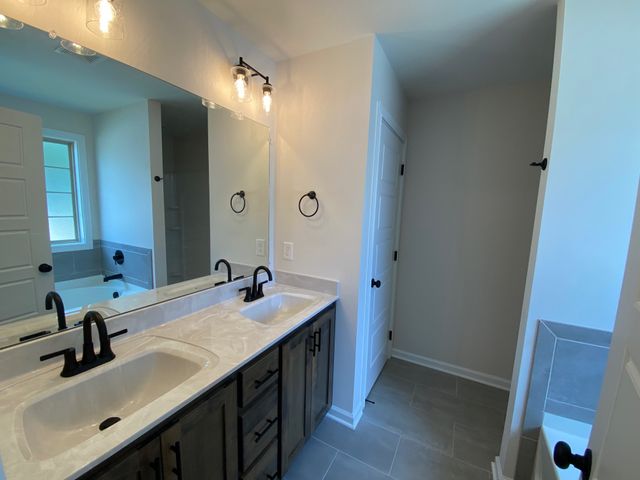 762 Gleason Dr, Clarksville, TN 37042