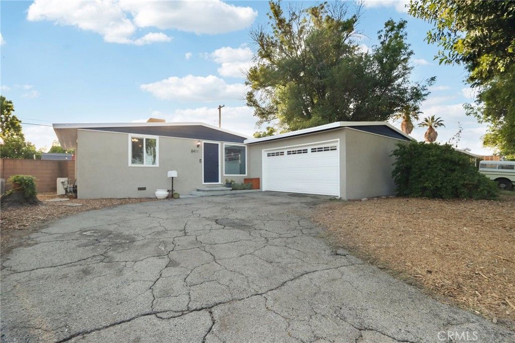 Image 1 of property listing at 8411 Mammoth Avenue, Panorama City, CA 91402