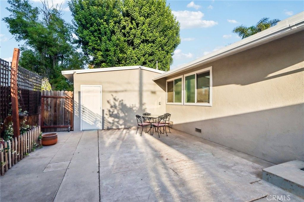 Image 14 of property listing at 8411 Mammoth Avenue, Panorama City, CA 91402