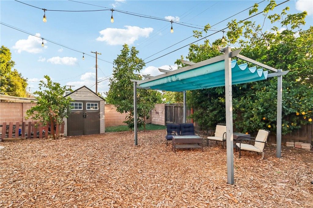Image 16 of property listing at 8411 Mammoth Avenue, Panorama City, CA 91402
