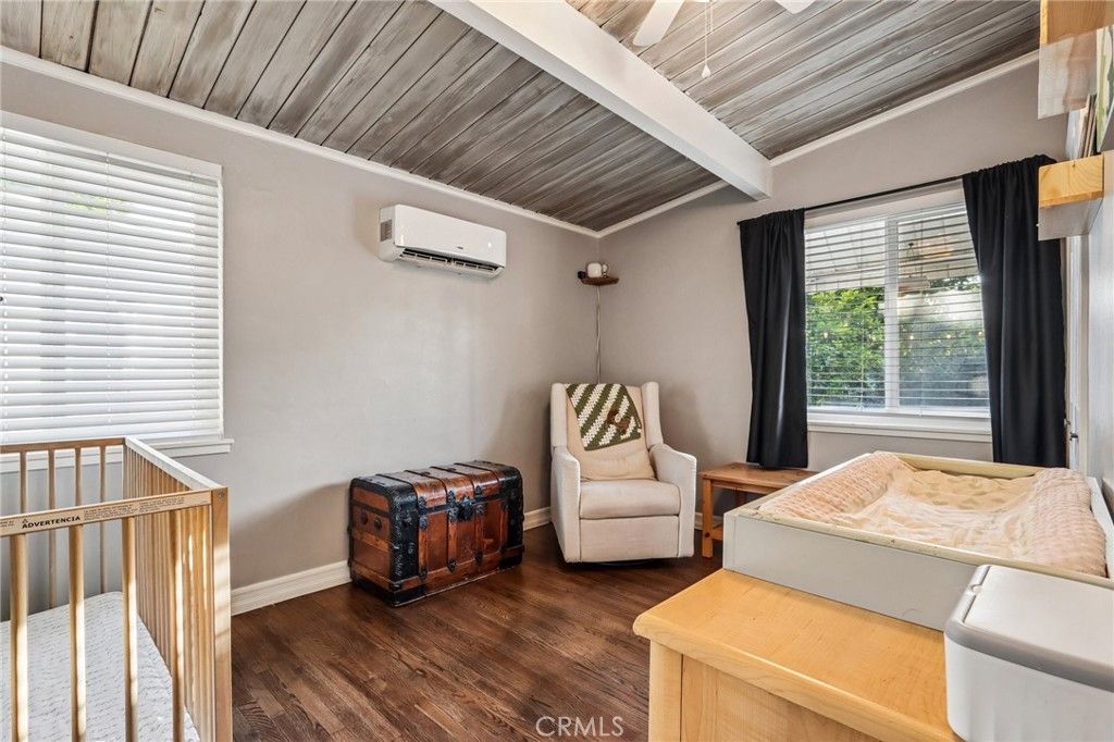 Image 8 of property listing at 8411 Mammoth Avenue, Panorama City, CA 91402