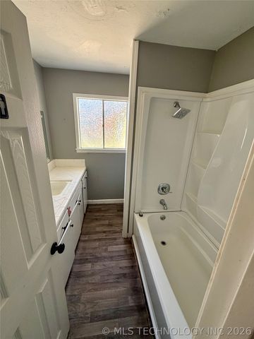 214 E PINE Place, Skiatook, OK 74070