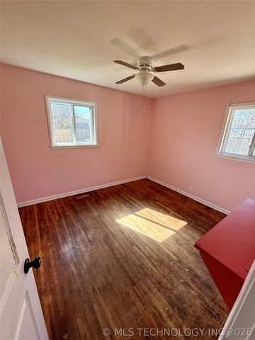 214 E PINE Place, Skiatook, OK 74070