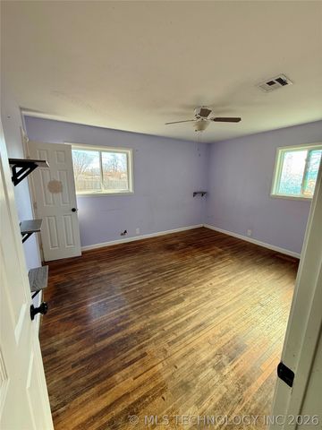 214 E PINE Place, Skiatook, OK 74070