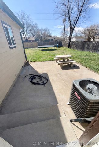 214 E PINE Place, Skiatook, OK 74070