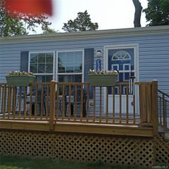525 RIVERLEIGH Avenue C22, Riverhead, NY 11901