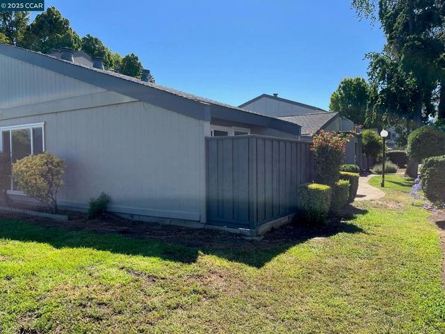 1395 Kenwal Rd A, Concord, CA 94521