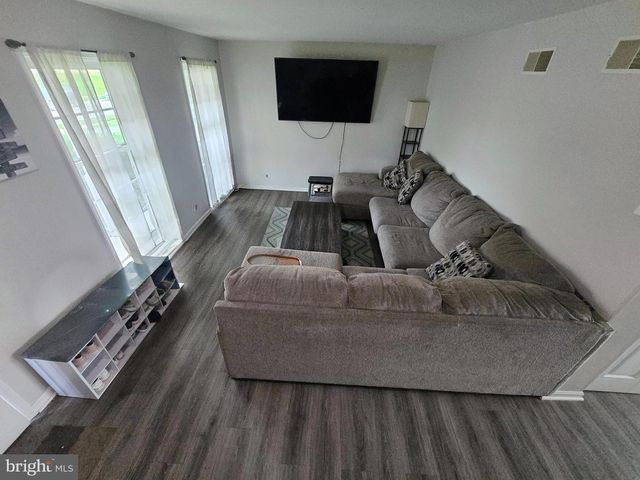 4044 GREEN PARK DR, Mount Joy, PA 17552