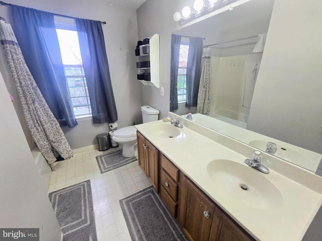 4044 GREEN PARK DR, Mount Joy, PA 17552
