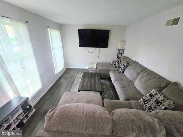 4044 GREEN PARK DR, Mount Joy, PA 17552