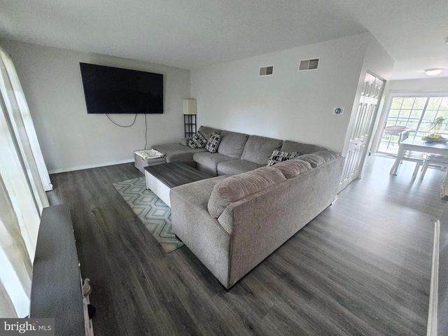 4044 GREEN PARK DR, Mount Joy, PA 17552