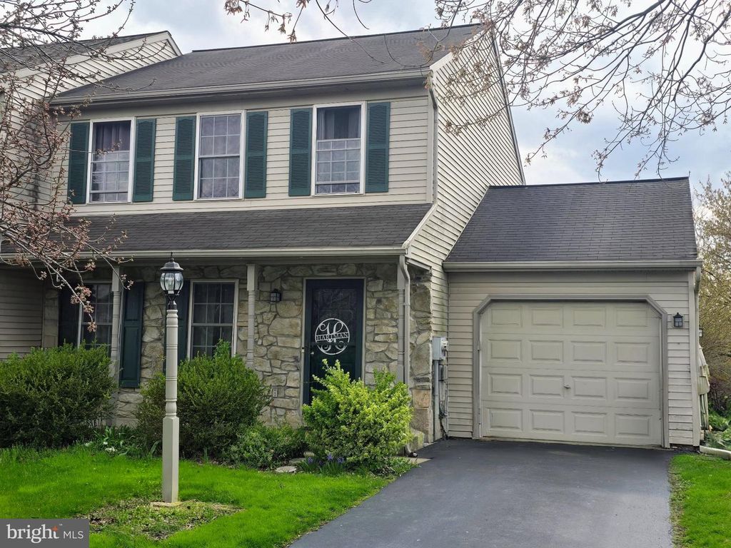 4044 GREEN PARK DR, Mount Joy, PA 17552