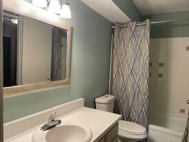 2116 Casa Rio Circle, Dickinson, TX 77539