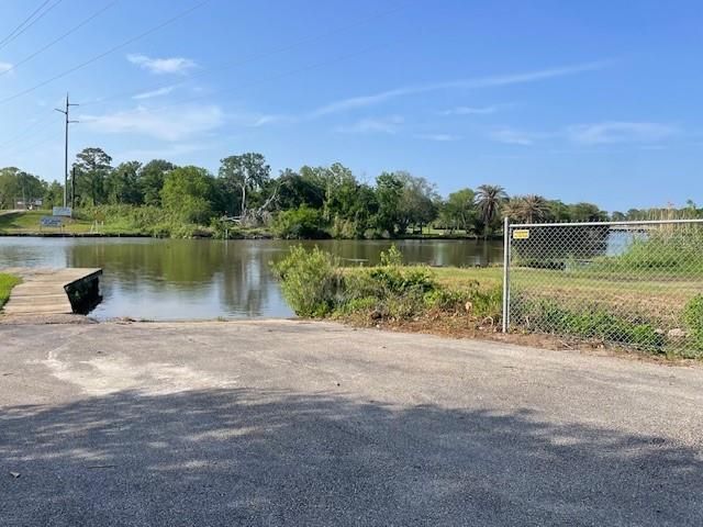 2116 Casa Rio Circle, Dickinson, TX 77539
