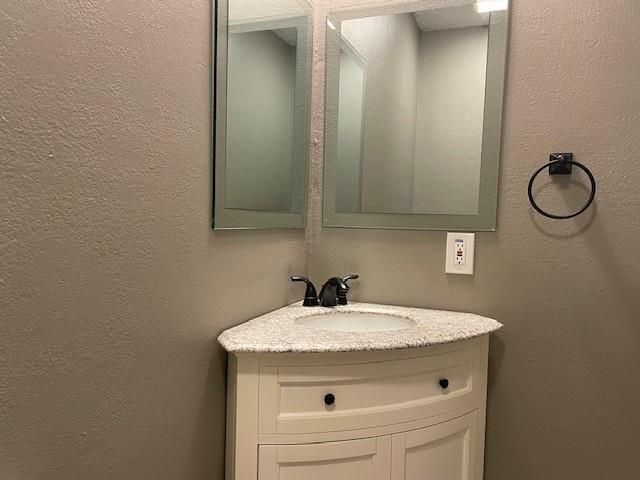 2116 Casa Rio Circle, Dickinson, TX 77539