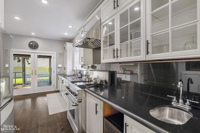 387 Neff Road, Grosse Pointe, MI 48230