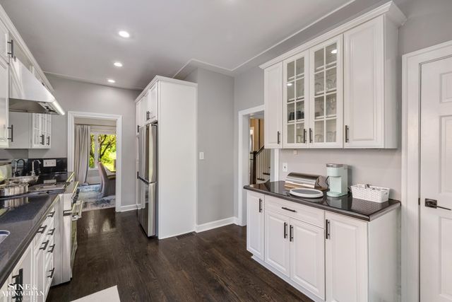 387 Neff Road, Grosse Pointe, MI 48230