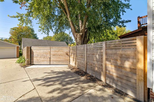 387 Neff Road, Grosse Pointe, MI 48230