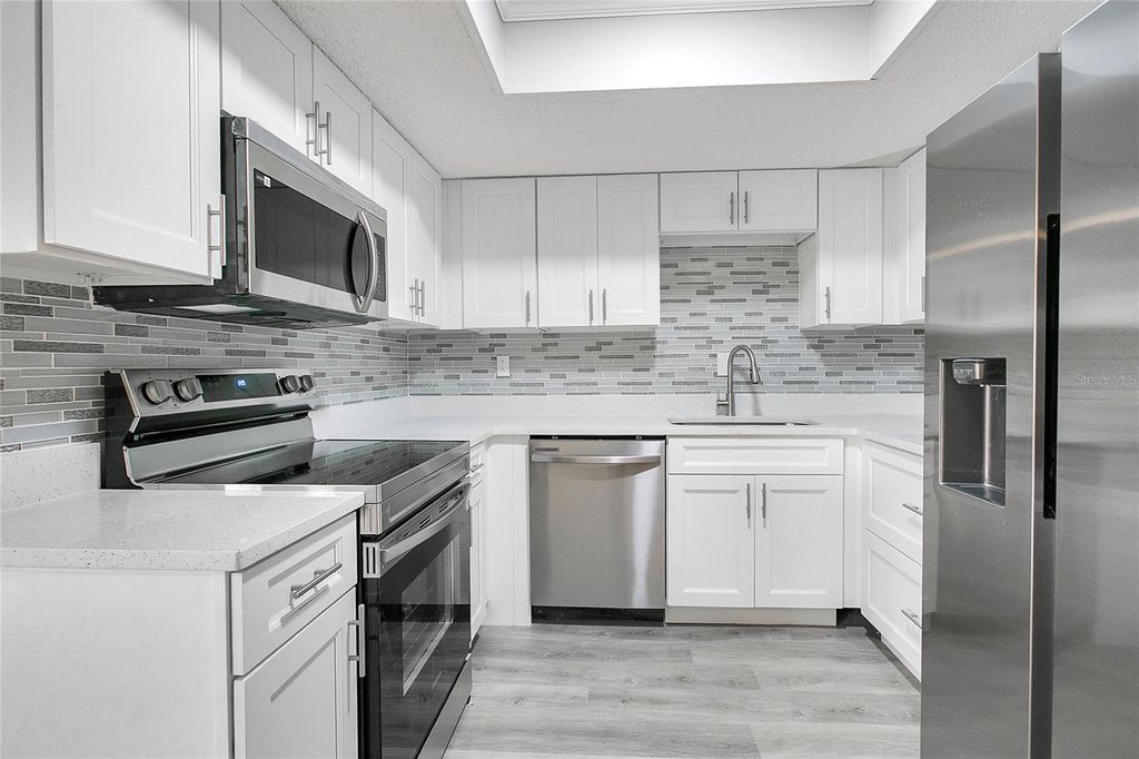 Image 2 of property listing at 513 FAIRWAYS LANE B, Ocala, FL 34472