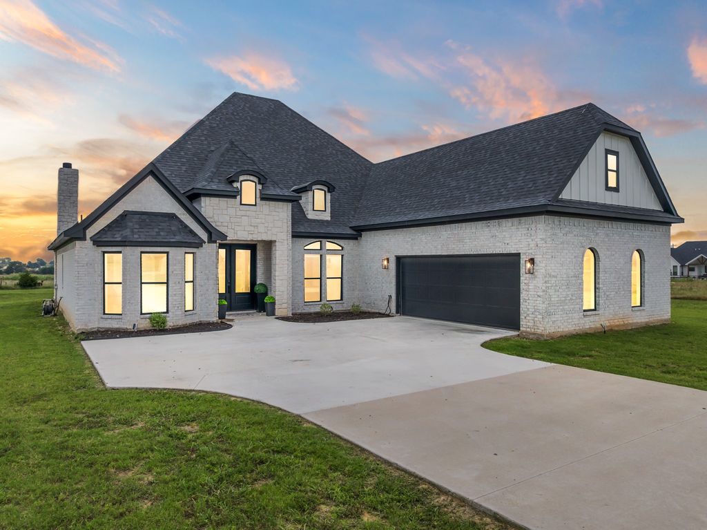 124 High Point Drive, Hillsboro, TX 76645