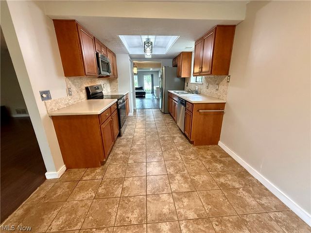 14360 Walking Stick Way, Strongsville, OH 44136