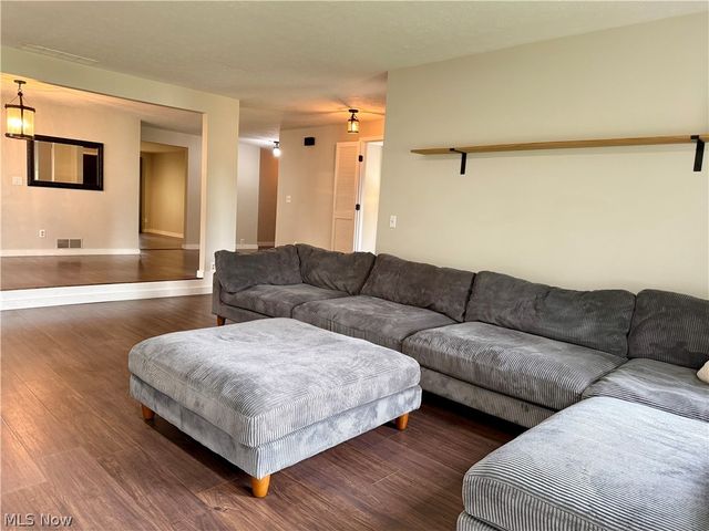 14360 Walking Stick Way, Strongsville, OH 44136