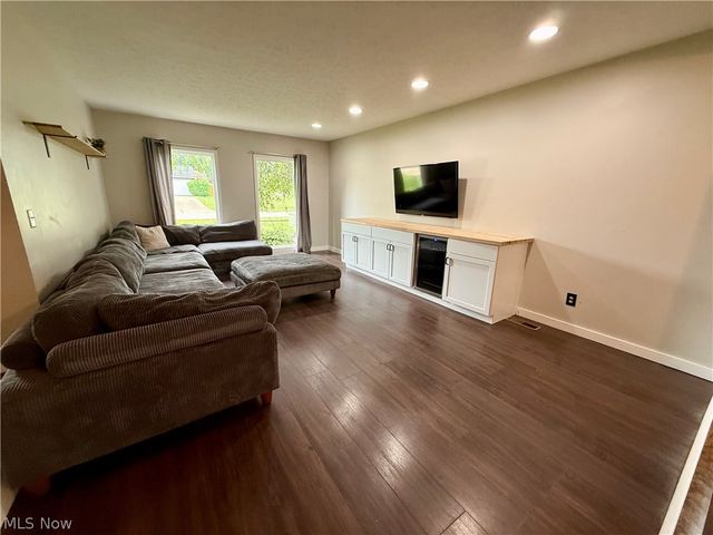 14360 Walking Stick Way, Strongsville, OH 44136