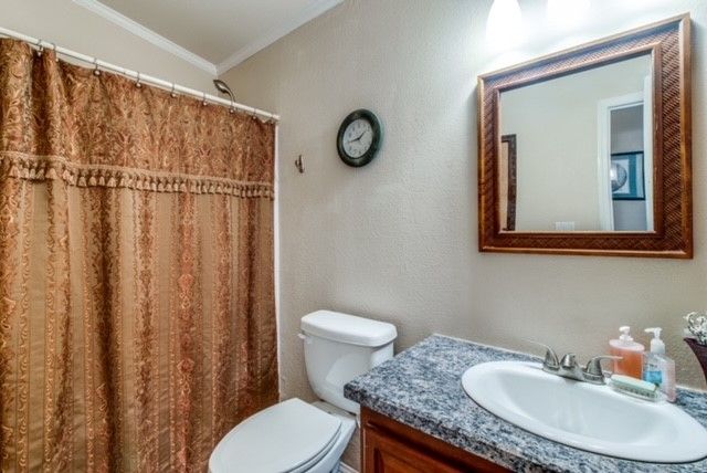 394 Emerald Glenn Lane, Pilot Point, TX 76258