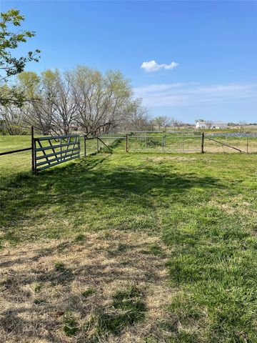 394 Emerald Glenn Lane, Pilot Point, TX 76258