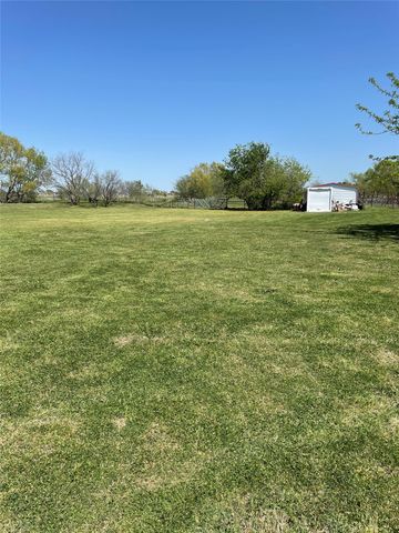 394 Emerald Glenn Lane, Pilot Point, TX 76258